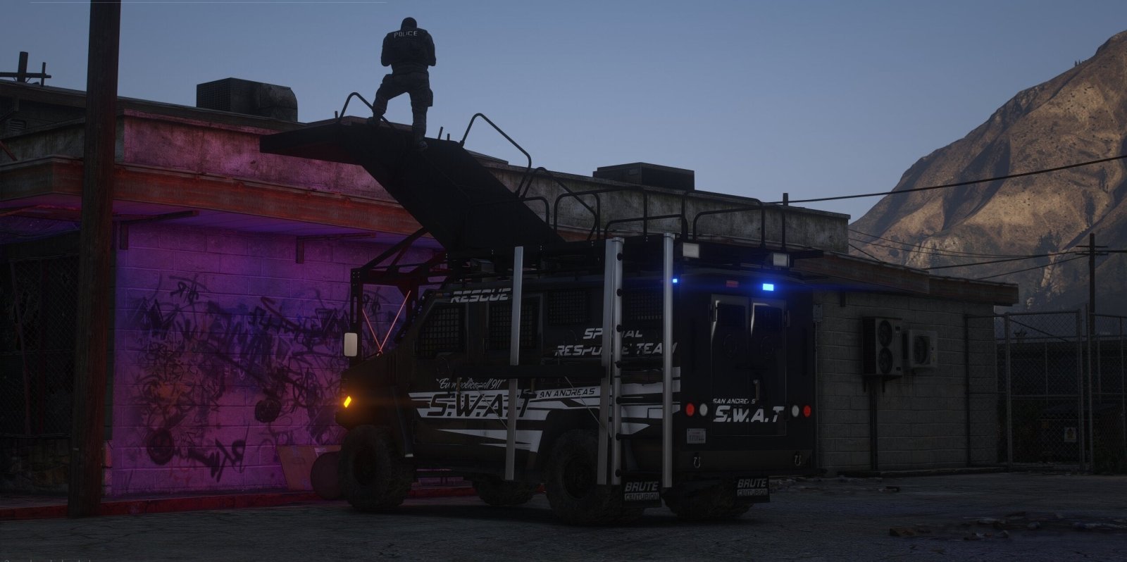 FiveM Lore Car Lore Police SWAT Bearcat - Northern Modifications