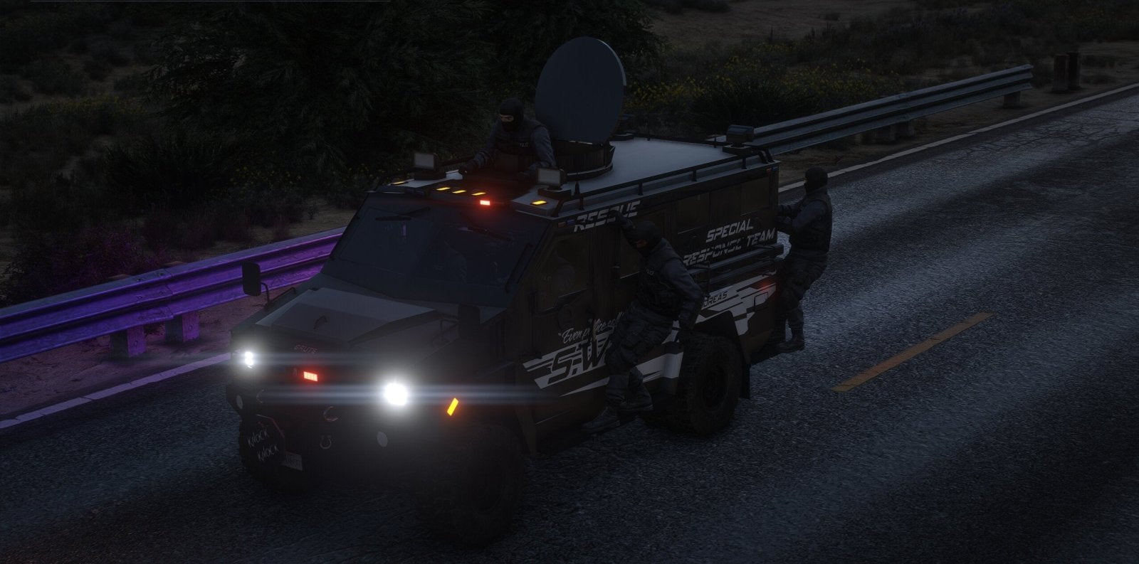 FiveM Lore Car Lore Police SWAT Bearcat - Northern Modifications
